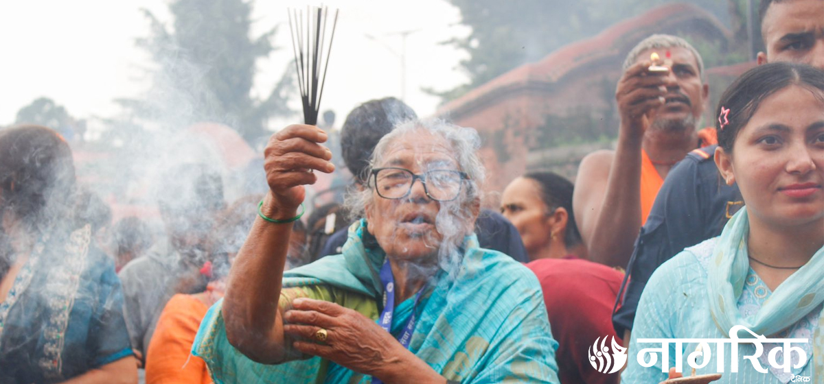 साउनको अन्तिम सोमवार, पशुपतिमा दर्शनार्थीको घुइँचो (फोटोफिचर)