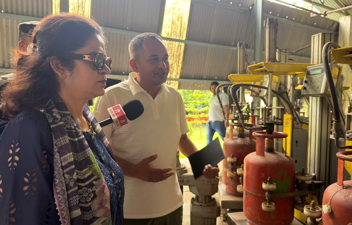 ग्यासको कम्पनी र डिपोमा मन्त्रीको अनुगमन
