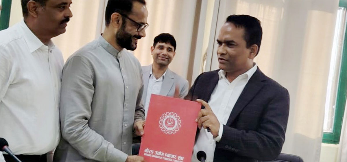उद्योग क्षेत्रको पुनरुत्थानका लागि मोरङ व्यापार संघले गभर्नरलाई बुझायो सुझावपत्र