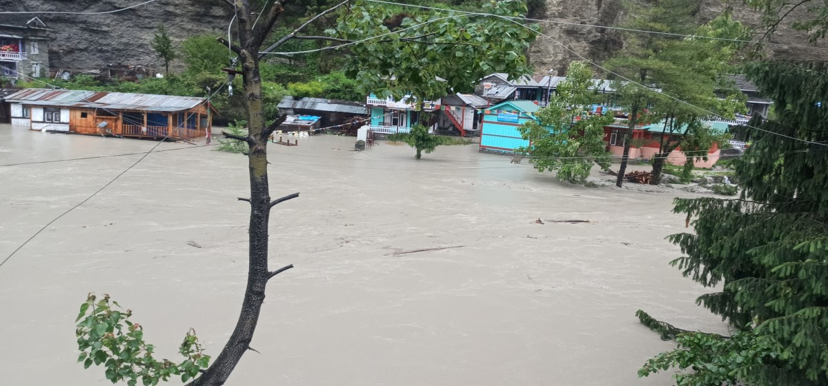 मनाङमा मर्स्याङदीको तहसनहस, सरकारी कार्यालय र होटल बगे, गाउँले पहरोमा