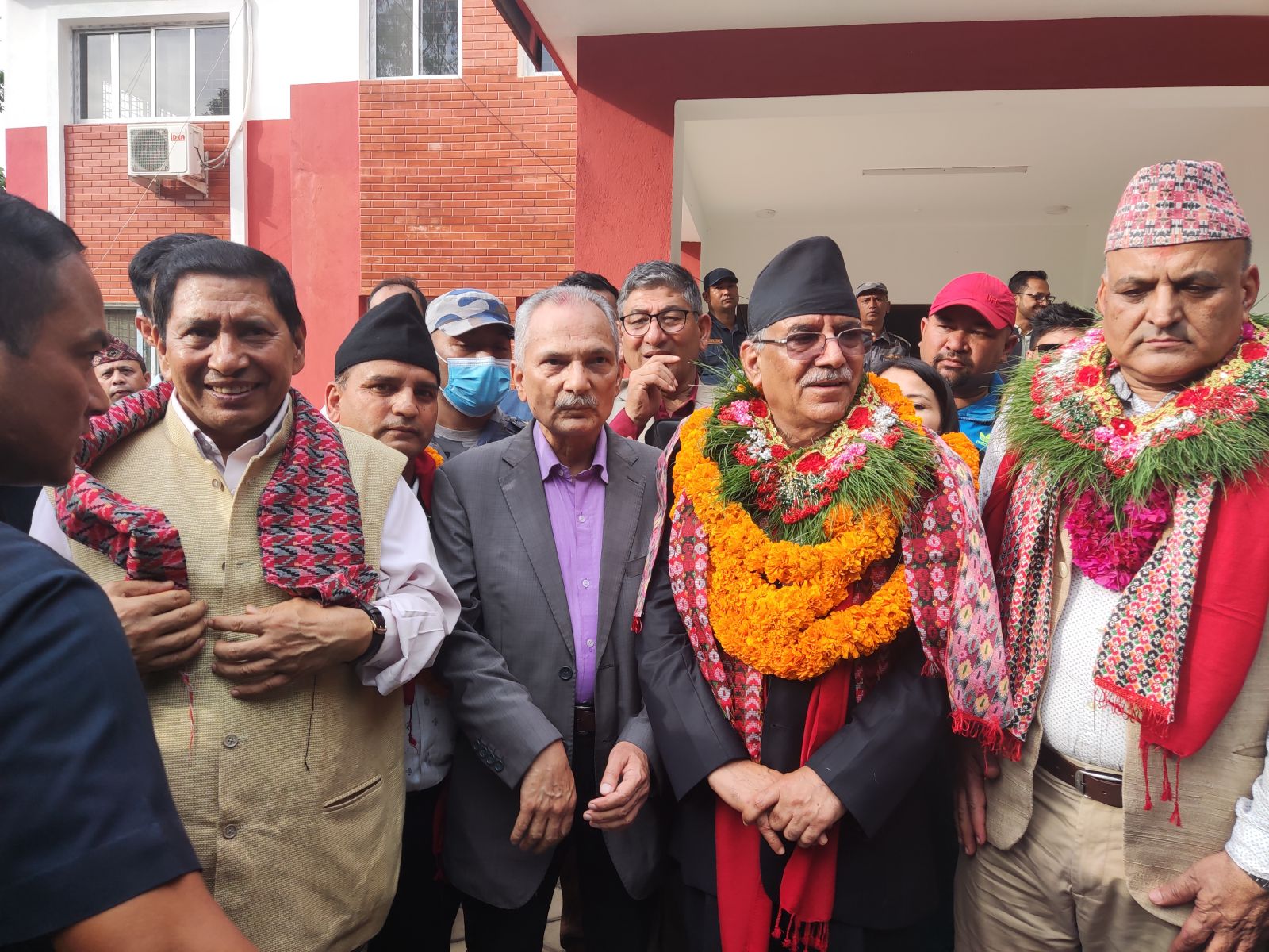 प्रचण्डलाई निर्वाचन क्षेत्र हस्तान्तरण गर्दाकाे खुसी नाप्ने यन्त्र नै छैन: बाबुराम भट्टराई