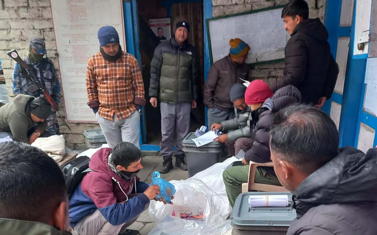 मनाङको नार र फू का मतपेटिका शुक्रबार बिहान मात्र ल्याइने