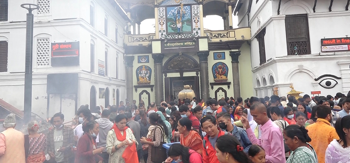 आज साउनको अन्तिम सोमवार, पशुपतिमा भक्तजनको भीड (फोटोफिचर)