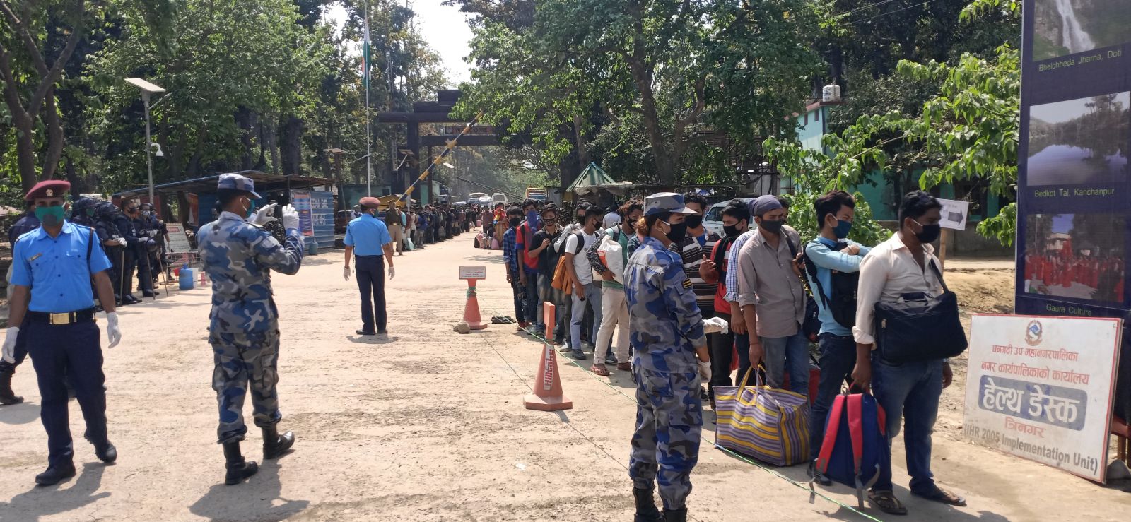 भारतबाट फर्कनेको लर्को रोकिएन