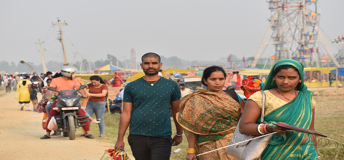 कोरोना महामारीः फुलवारी मेलामा बेपरवाह भीड, प्रशासनको निर्देशन कागजमै सीमित