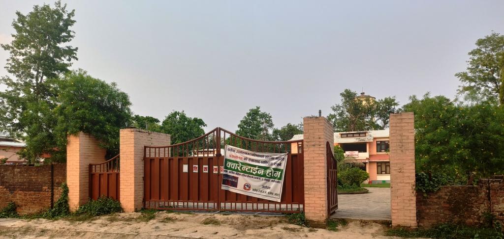अस्थायी कोरोना अस्पतालमा बेड अभाव