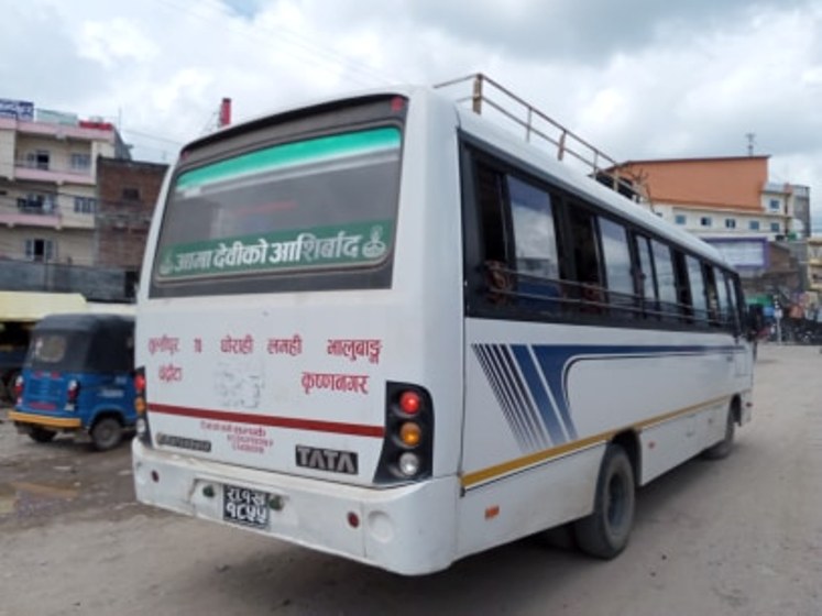 सवारी साधनमा खोई भौतिक दूरी ?