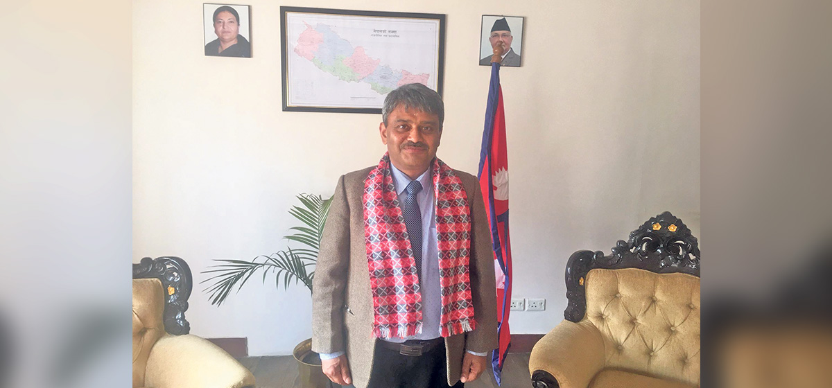 काठमाडौं विश्वविद्यालयमा थापा