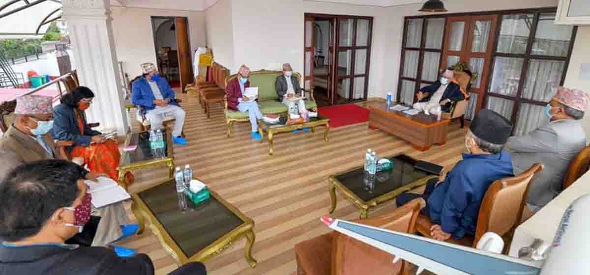 निर्वाचनको तयारीमा जुट्न आयोगलाई प्रधानमन्त्रीको निर्देशन