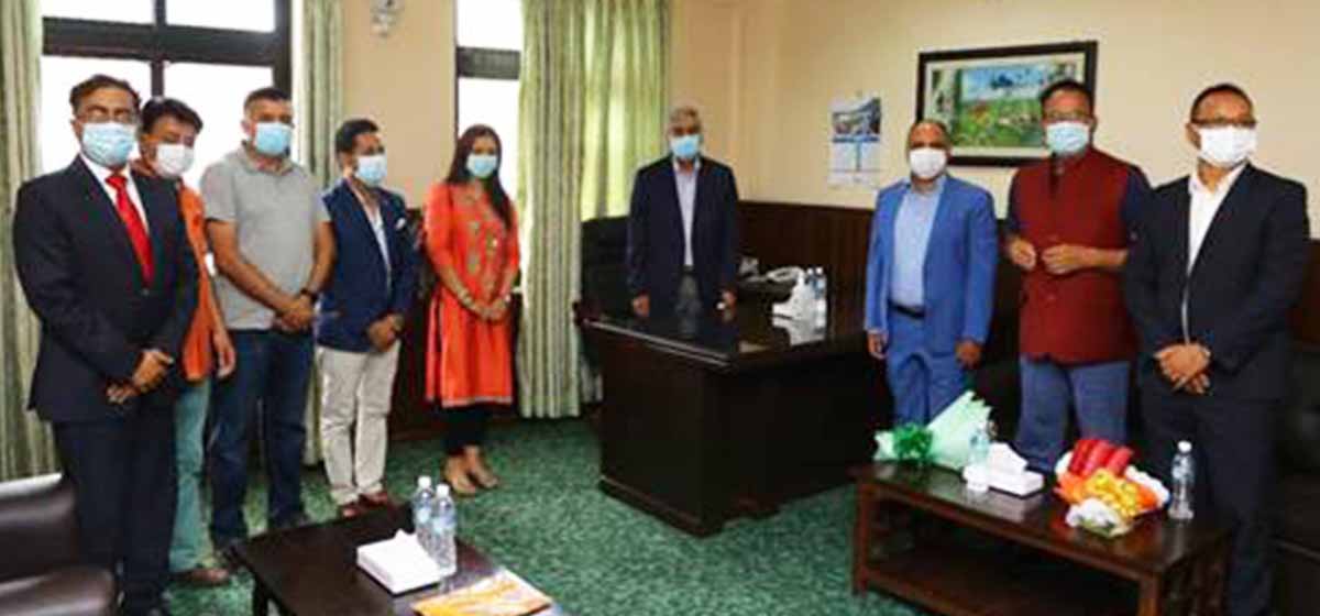 प्रधानमन्त्रीसँग गैरआवासीय नेपालीको माग