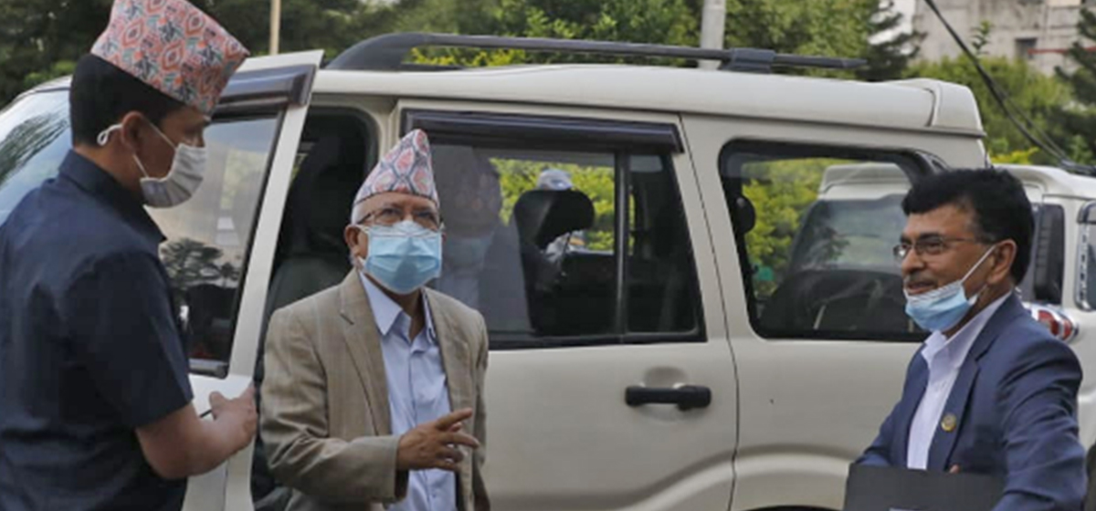 निर्वाचन आयोग पुगे माधव नेपाल