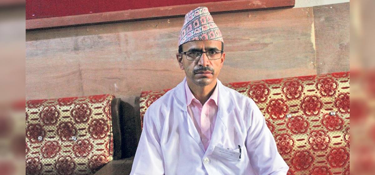कोरोना मैदानको एप्रोनधारी कमान्डर डा. सुनिल