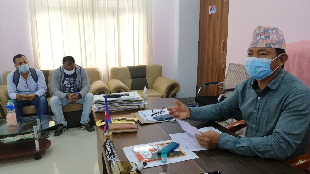 स्थानीय तहले निर्णय नगर्दा निजी विद्यालयले बढाए मनोमानी शुल्क