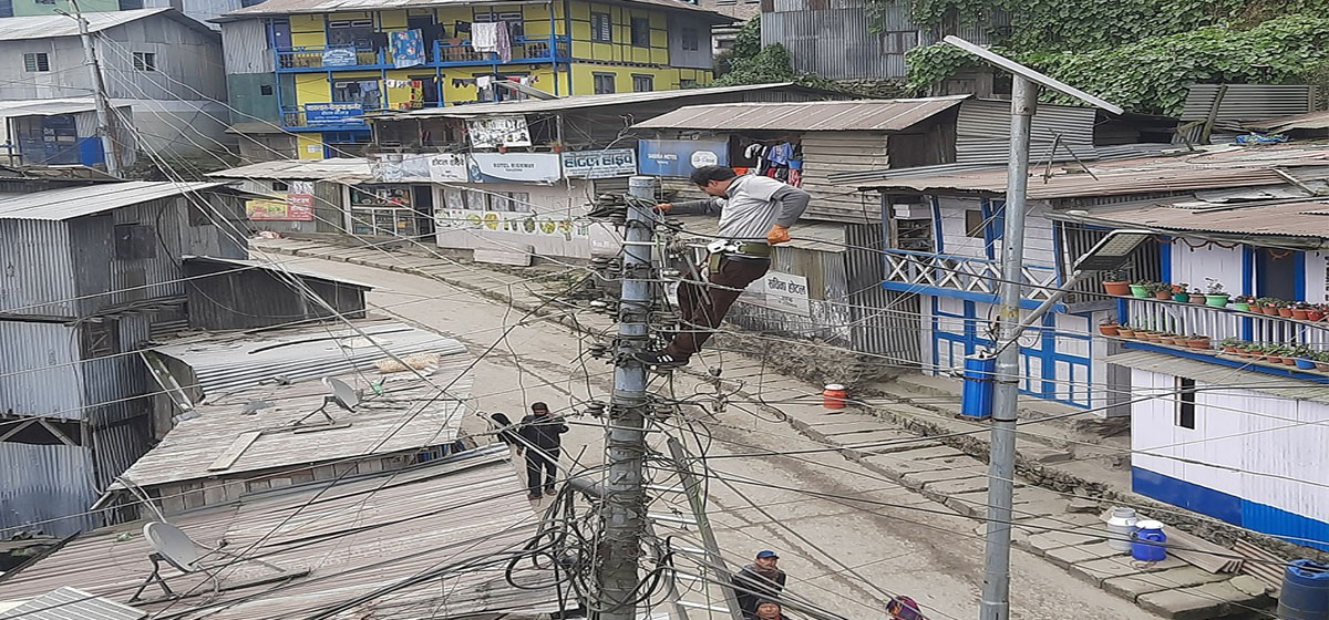 फुङ्लिङ नगरपालिका वडा नं ४ र ५ क्षेत्रमा तार व्यवस्थापन गर्न थालियो
