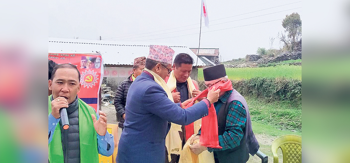 मतदाताको मन जितेर उम्मेदवार छान्न घरदैलो