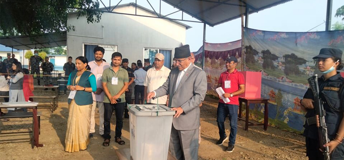 चितवन पुगेर अध्यक्ष दाहालले गरे मतदान