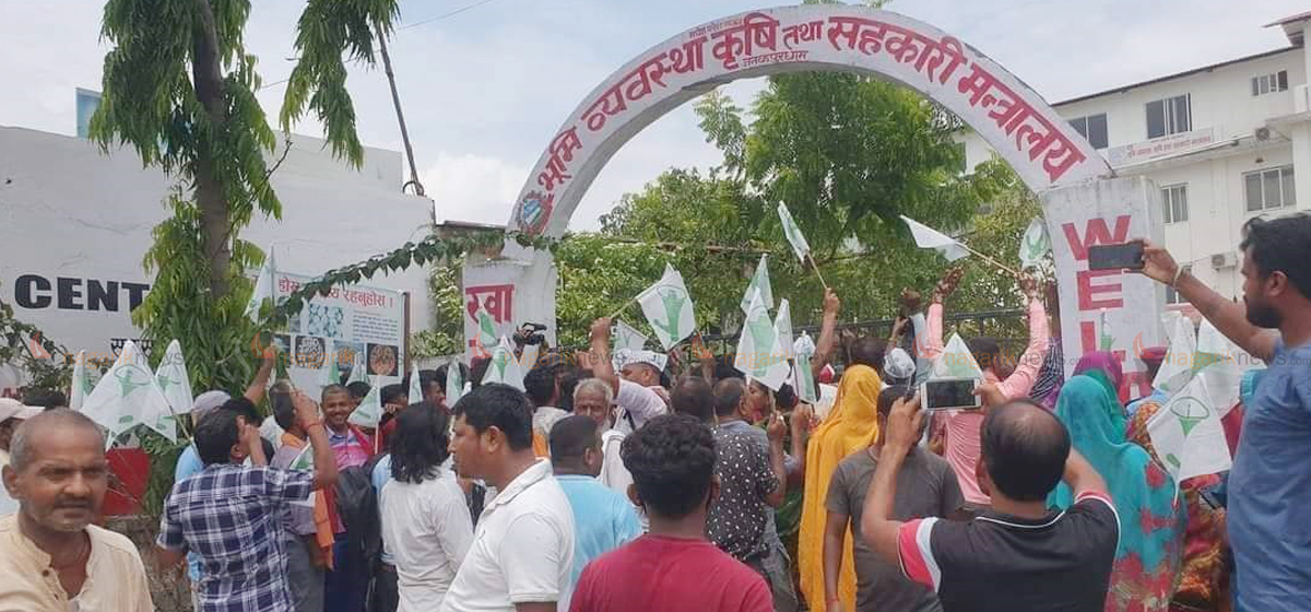 मन्त्रालय पुगेका जनमतका कर्याकर्ता मन्त्री नभेटेपछि तालाबन्दी गरेर फर्किए
