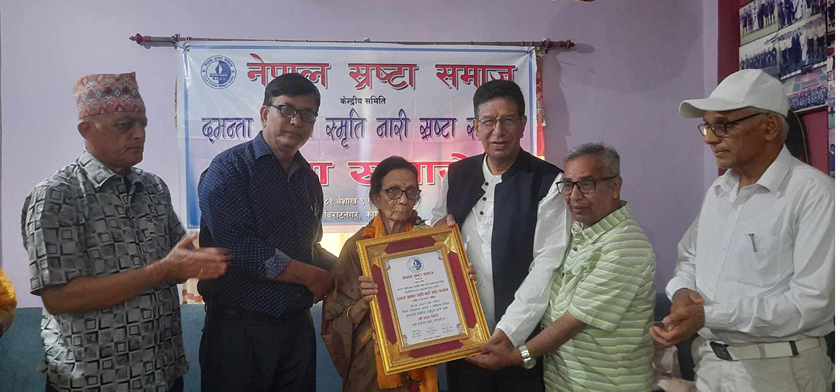 सम्मानित भइन् ८६ वर्षीया लता गिरी